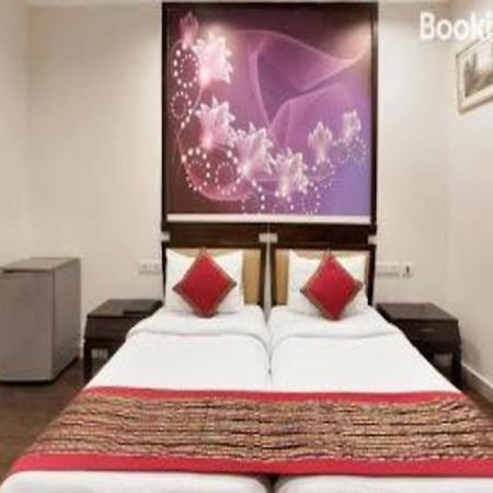 Hotel Loto - Sector 66 Νόιντα Εξωτερικό φωτογραφία