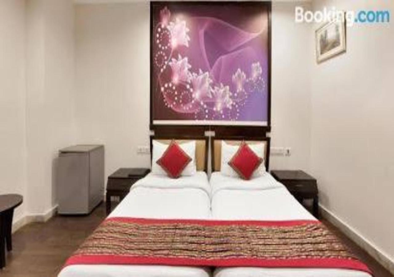 Hotel Loto - Sector 66 Νόιντα Εξωτερικό φωτογραφία
