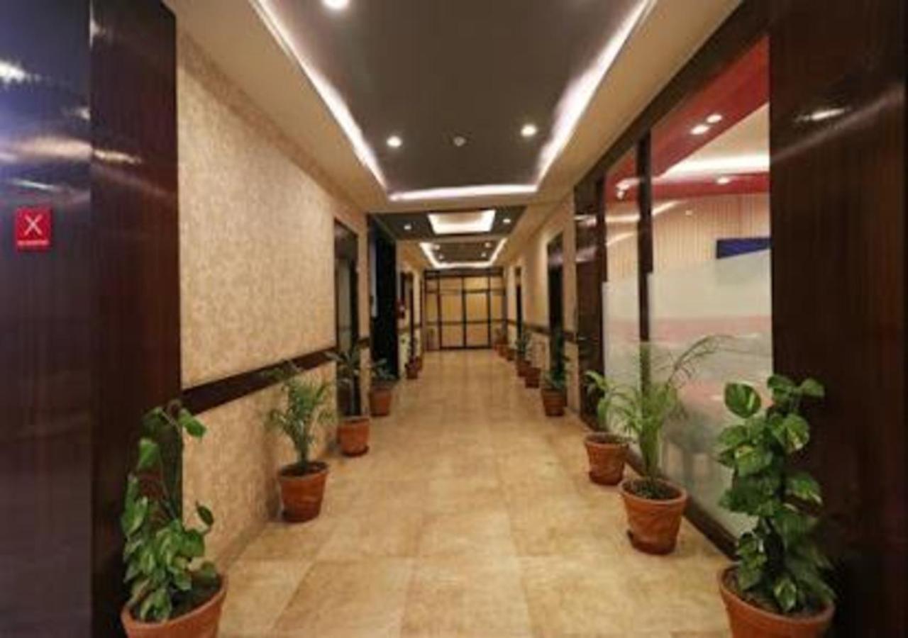 Hotel Loto - Sector 66 Νόιντα Εξωτερικό φωτογραφία